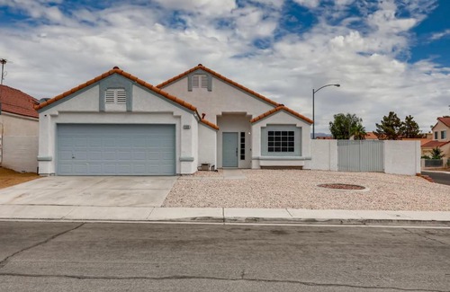 North Las Vegas House | Elegant House with Pool, Spa & Ocean Views - Rated 9.7