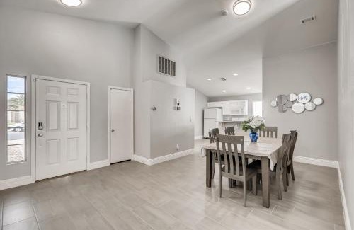 North Las Vegas House | Elegant House with Pool, Spa & Ocean Views - Rated 9.7