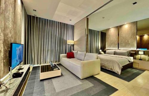 Khlong Toei Nuea Apartment | Prime Area Bangkok Hotel with Pool & Oceanfront Views