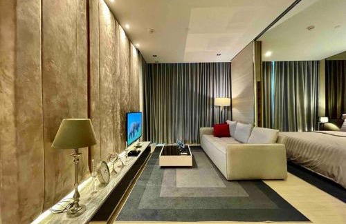 Khlong Toei Nuea Apartment | Prime Area Bangkok Hotel with Pool & Oceanfront Views