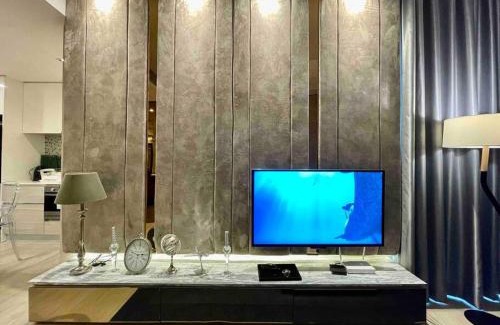 Khlong Toei Nuea Apartment | Prime Area Bangkok Hotel with Pool & Oceanfront Views