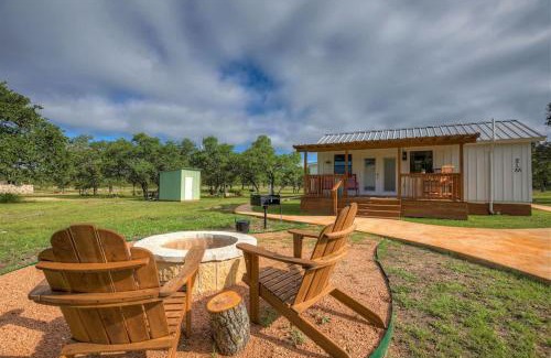 Fredericksburg House | Serene Cottage Retreat in Fred Wine Country with Spa Access