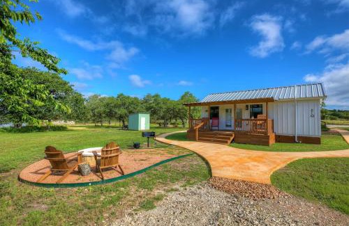 Fredericksburg House | Serene Cottage Retreat in Fred Wine Country with Spa Access
