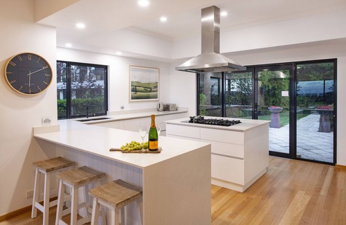 Marybrook House | Inviting Ocean View Retreat with Breakfast and Family Amenities