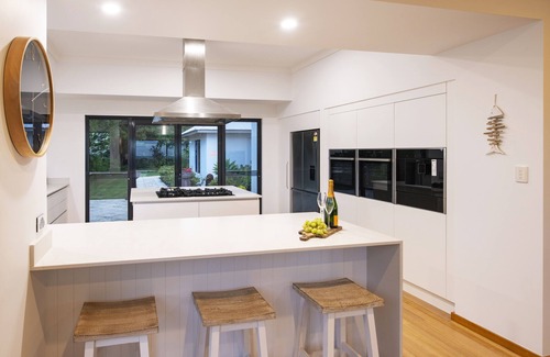 Marybrook House | Inviting Ocean View Retreat with Breakfast and Family Amenities