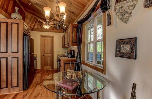 Wiley Cottage | Serene King Bedroom Suite with Hot Tub in North Georgia