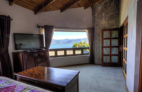 Santiago Atitlan Ski Chalet | Exquisite Lakefront Retreat for Families and Couples