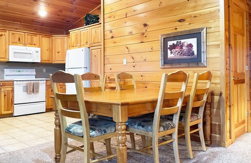 Reeders Cabin | Scenic Lake Front Log Cabin Stay at Private Poconos Resort