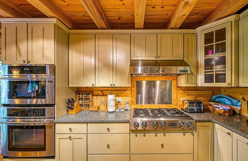 Bumpass Cabin | Pet-Friendly Lakefront Cabin with Hot Tub & Game Room