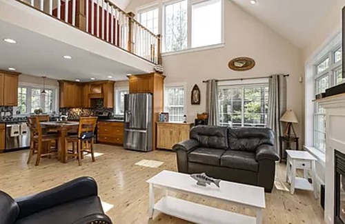 East Wakefield House | Stunning Lakefront Home with Breathtaking Water Views