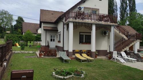 Vonyarcvashegy House | Luxurious Lakeview Retreat in Vonyarcvashegy