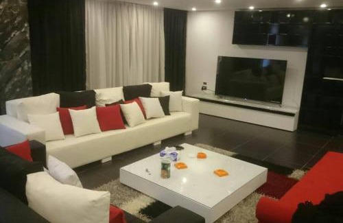 Agouza Apartment | Modern Penthouse Retreat with Family and Pet-Friendly Amenities