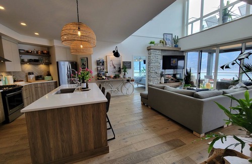 Kelowna Central Business District Condo | Exclusive Penthouse Oasis with Lake Views & Spa Amenities