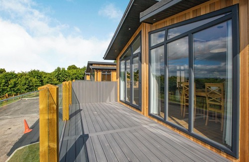 Middlezoy Ski Chalet | Experience a New Lodge with Vaulted Ceilings & Cozy Fireplace