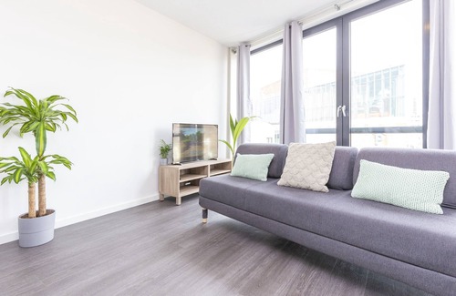 Delft Apartment | Modern Loft with City Views: Perfect for Family Getaways