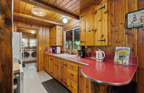 Naches Cabin | Cozy Log Cabin Retreat at White Pass with Pool & Spa