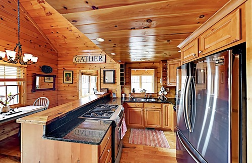 Old Fort House | Cozy Log Cabin with Hot Tub & Scenic Views Near Black Mountain