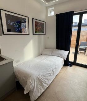 Harrow Apartment | Stylish London Studios with Kitchen & Family-Friendly Amenities