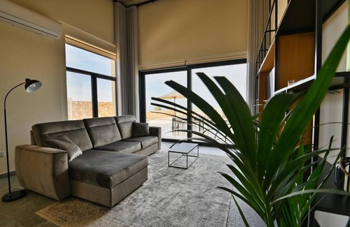 Xaghra Apartment | Elegant Maisonette with Pool & Ocean View in Xaghra