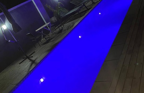 Bulawayo Apartment | Elegant Mangethe Suite - Relax by the Pool & Enjoy Breakfast