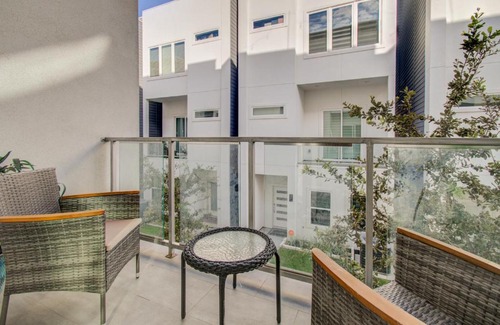 Astrodome Apartment | Elegant Med Cntr/NRG Townhome - Pet & Child Friendly Stay