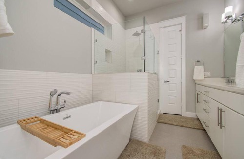 Astrodome Apartment | Elegant Med Cntr/NRG Townhome - Pet & Child Friendly Stay