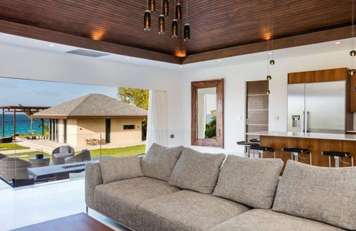 North Palmetto Point Villa | Luxurious & Modern 4BR 4.5BA Beachfront Paradise
