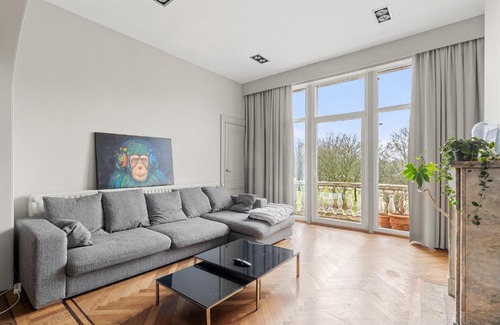 Markgrave Apartment | Modern Apartment in Antwerp - Breakfast & Pet Friendly!