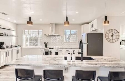 Edgewater House | Modern Retreat in West Denver with Sauna & Family Amenities