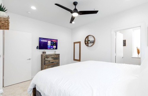 Cedars House | Stylish Modern Townhome with Rooftop Views & Family Amenities