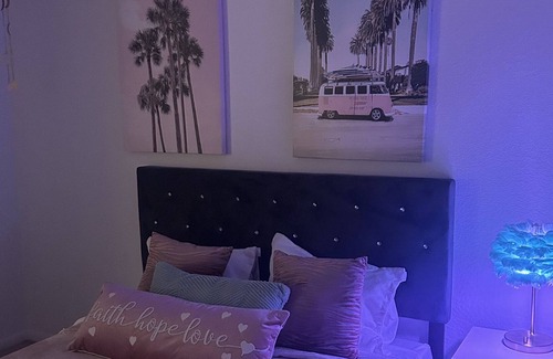 Katy House | Luxurious Monochromatic Stay *Come Relax in Luxury*
