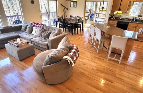 The Woods Cabin | Beautiful Mountaintop Chalet with Pool and Hot Tub Amenities
