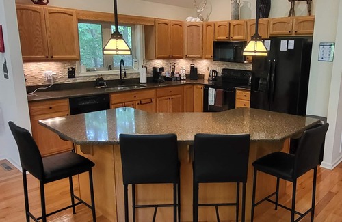 The Woods Cabin | Beautiful Mountaintop Chalet with Pool and Hot Tub Amenities