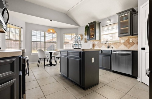 Killeen House | Top-Rated MTZ Homes with Spa & Hot Tub Amenities