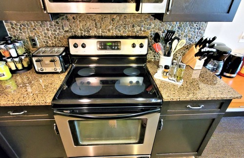 Dead Man's Flats Resort | Elegant Multi-level Condo with Pool & Spa - Guest Rated 9.8