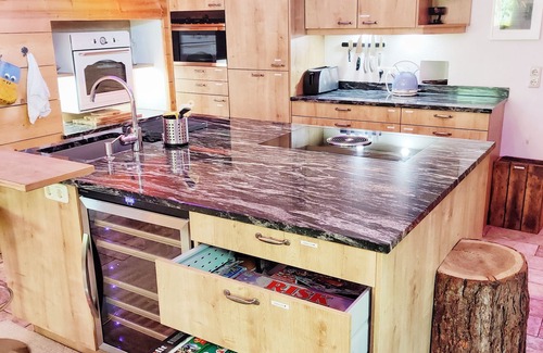 Medraz Apartment | New Apartment with Pool, Spa & 10/10 Guest Rating