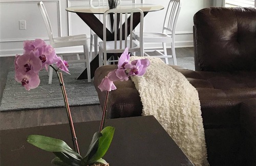 Fairburn House | Modern Atlanta Retreat with Kitchen, Near Airport - 9.2 Rating