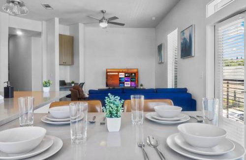 West Oak Hill Apartment | Luxurious New Unit 2Bd 2Ba Pool, Golf Sim