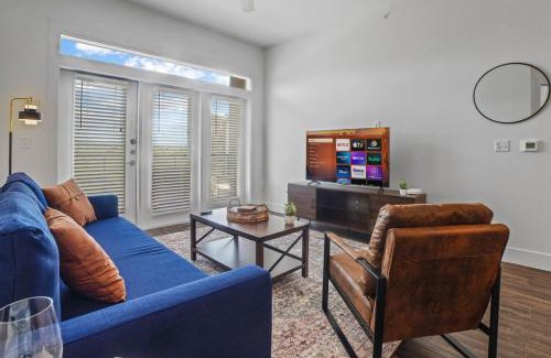 West Oak Hill Apartment | Luxurious New Unit 2Bd2Ba Pool, Golf Sim