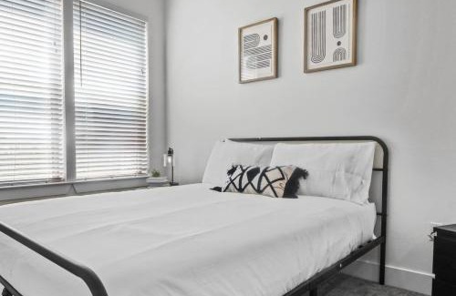 West Oak Hill Apartment | Luxurious New Unit 2Bd2Ba Pool, Golf Sim