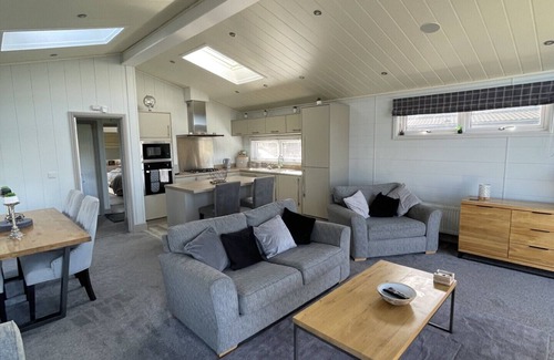 Berwick-upon-Tweed House | Top-Rated Oakwood Lodge with Lake Views and Balcony Sunsets