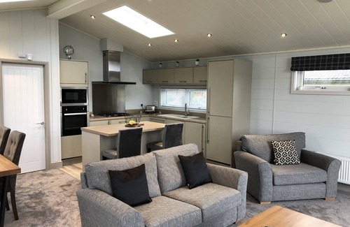 Berwick-upon-Tweed House | Top-Rated Oakwood Lodge with Lake Views and Balcony Sunsets