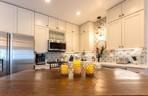 Littleton House | Elegant Oasis Retreat with Hot Tub & Theater in Old Town