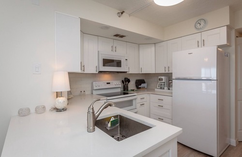 Jacksonville Beach Condo | Oceanfront Retreat at Beachdrifter with Wraparound Balcony