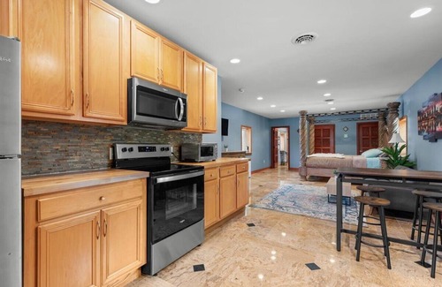 Grosse Ile House | Luxurious Private Pool & Hot Tub!