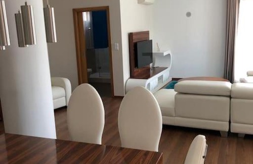 Moscavide House | Elegant Penthouse with Private Pool in Oriente