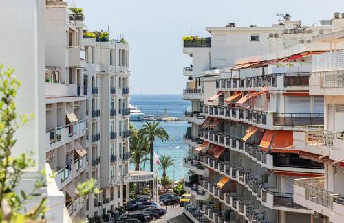 Cannes City Centre Apartment | Elegant Martinez Croisette Penthouse with Child-Friendly Amenities