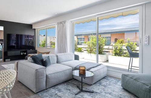Cannes City Centre Apartment | Elegant Martinez Croisette Penthouse with Child-Friendly Amenities