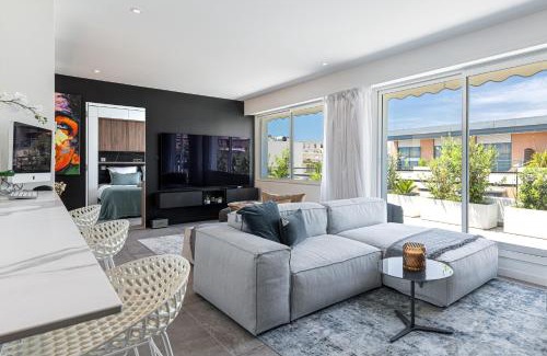 Cannes City Centre Apartment | Elegant Martinez Croisette Penthouse with Child-Friendly Amenities