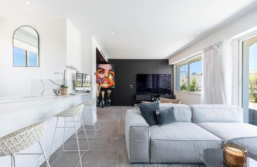 Cannes City Centre Apartment | Elegant Martinez Croisette Penthouse with Child-Friendly Amenities